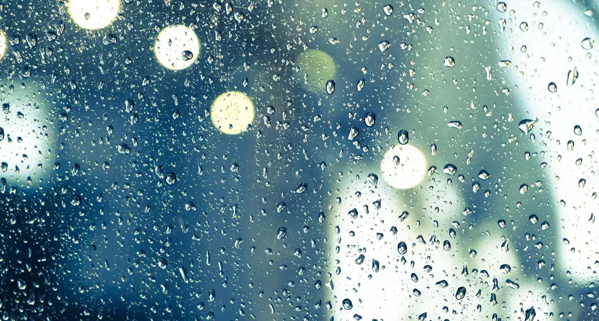 Chuva caindo na janela